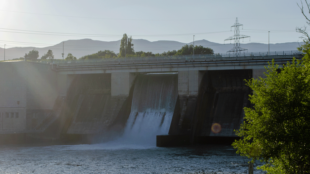 cascade d'eau du barrage de Verbois